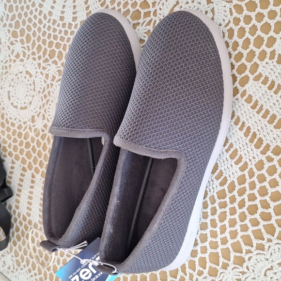 ZENZ FROM ISOTONER SHOES 👞 - Picture 2 of 7